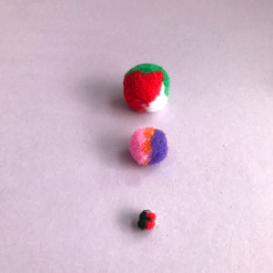 Multicolour pom pom set