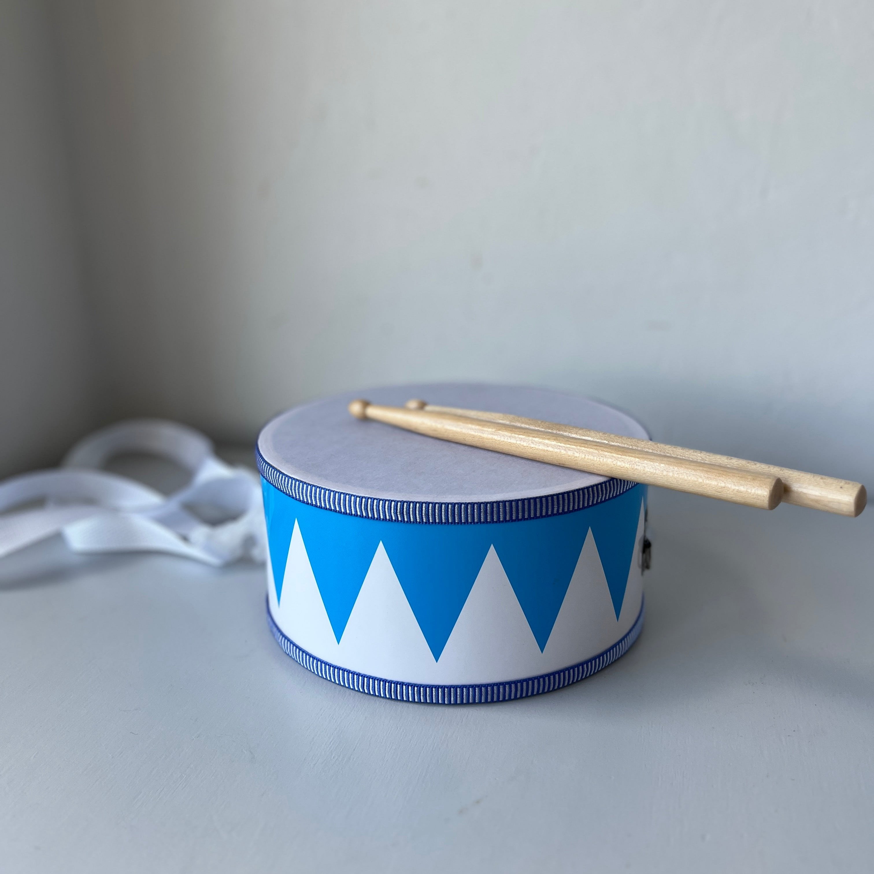 Wooden drum blue and white