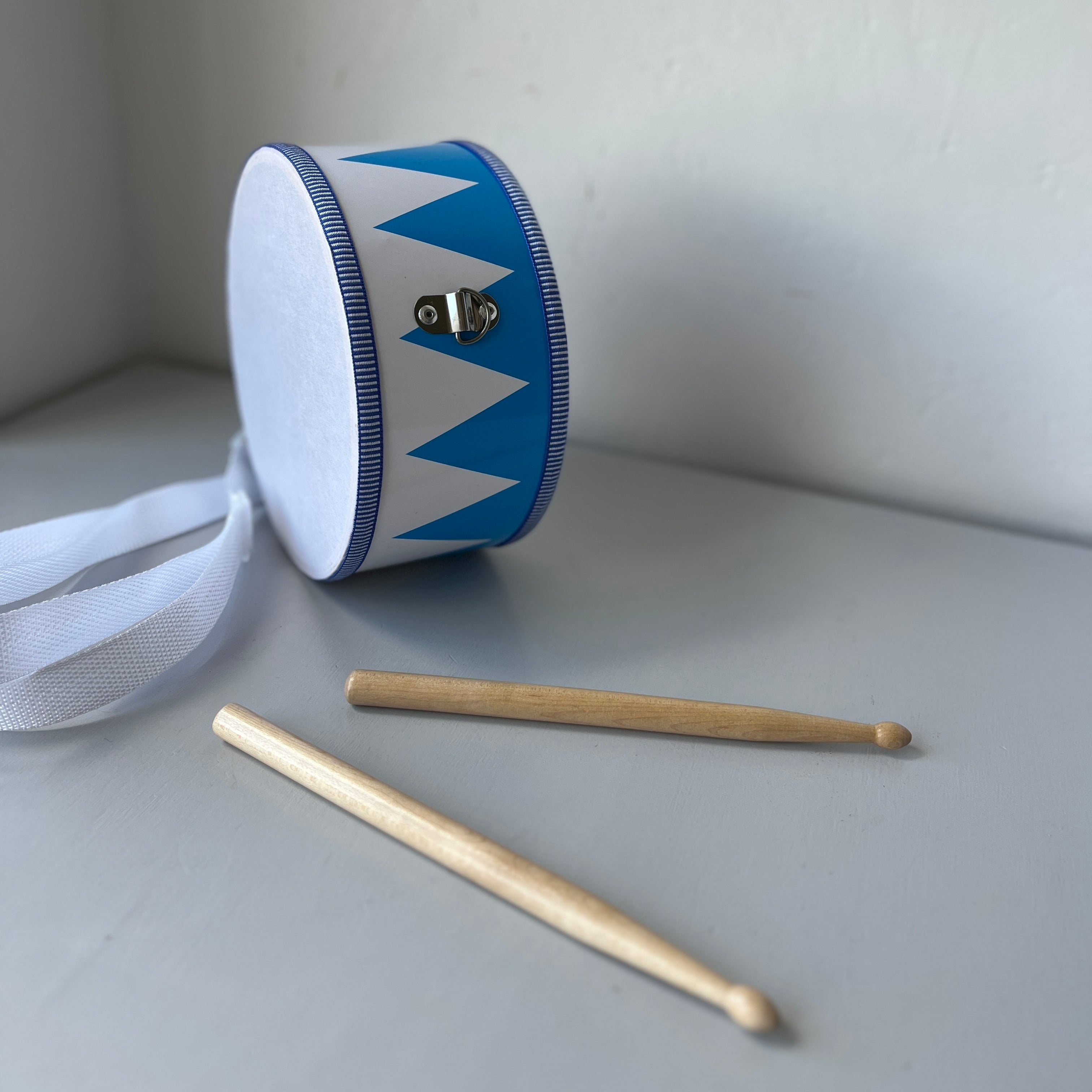 Wooden drum blue and white