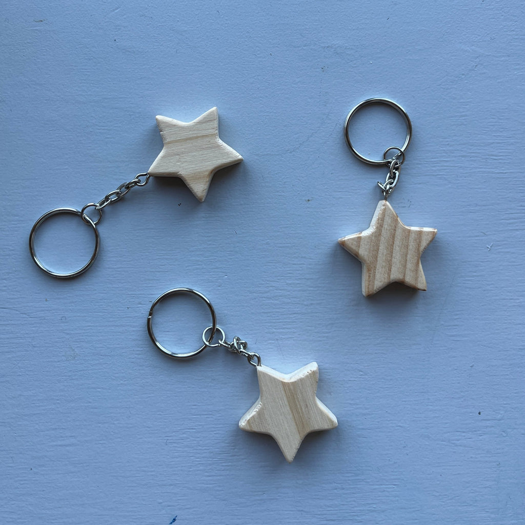 Wooden star DIY keychain set