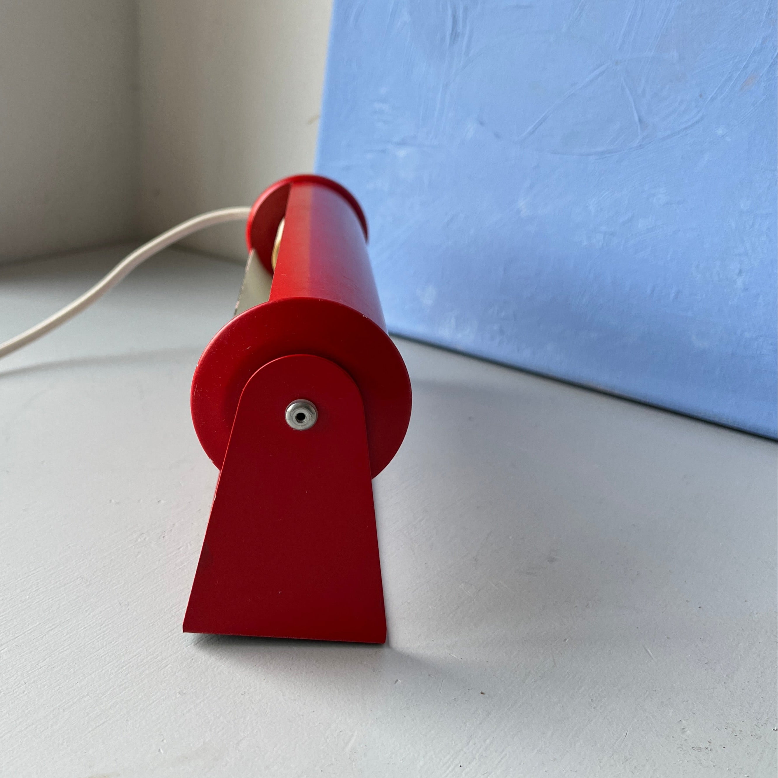 Bedside lamp vintage red round