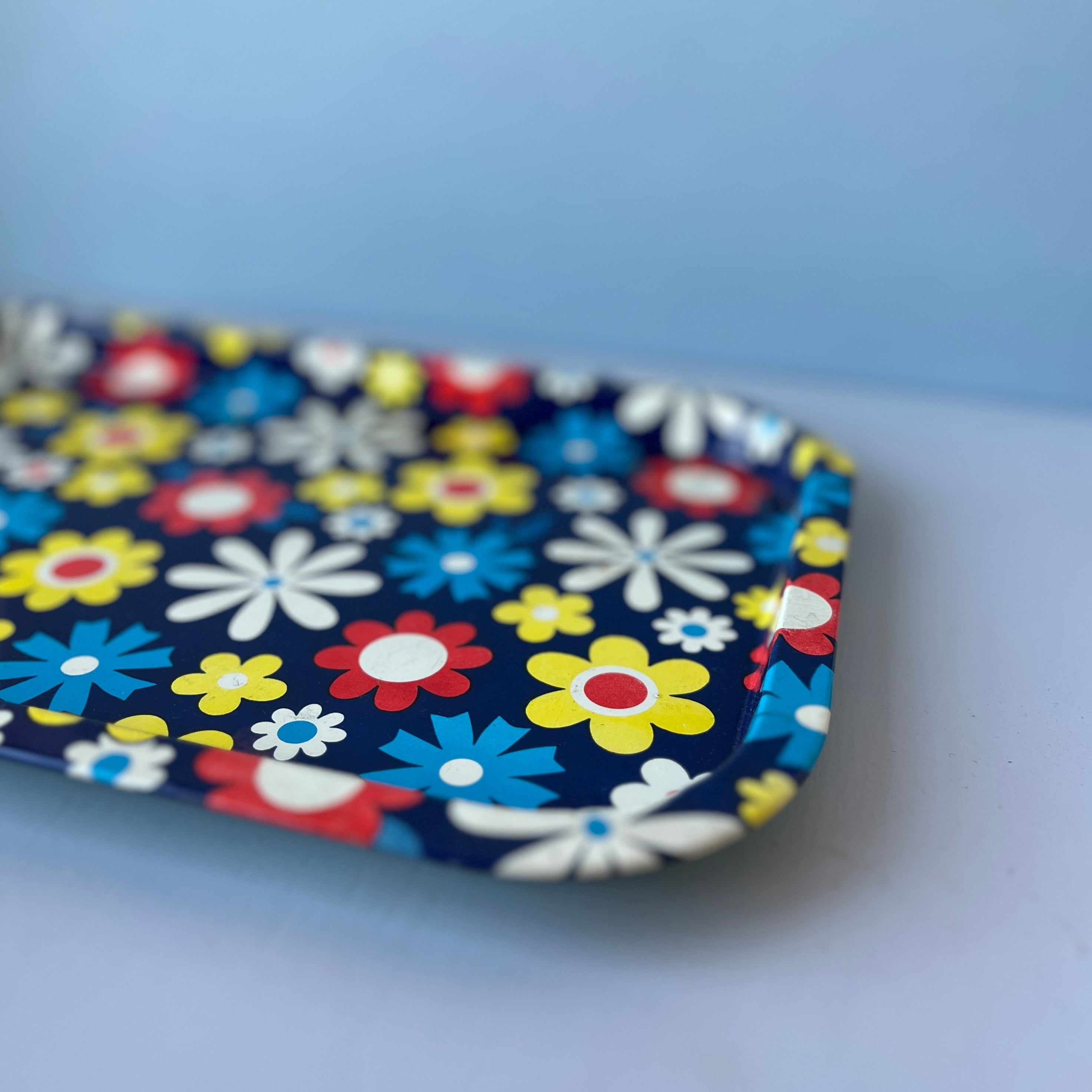 Tin tray with flowers