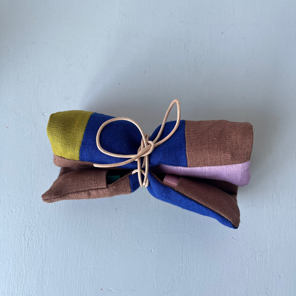 Linen patchwork case with block crayons Blue Lila