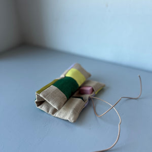 Linen patchwork case with block crayons Yellow Lila