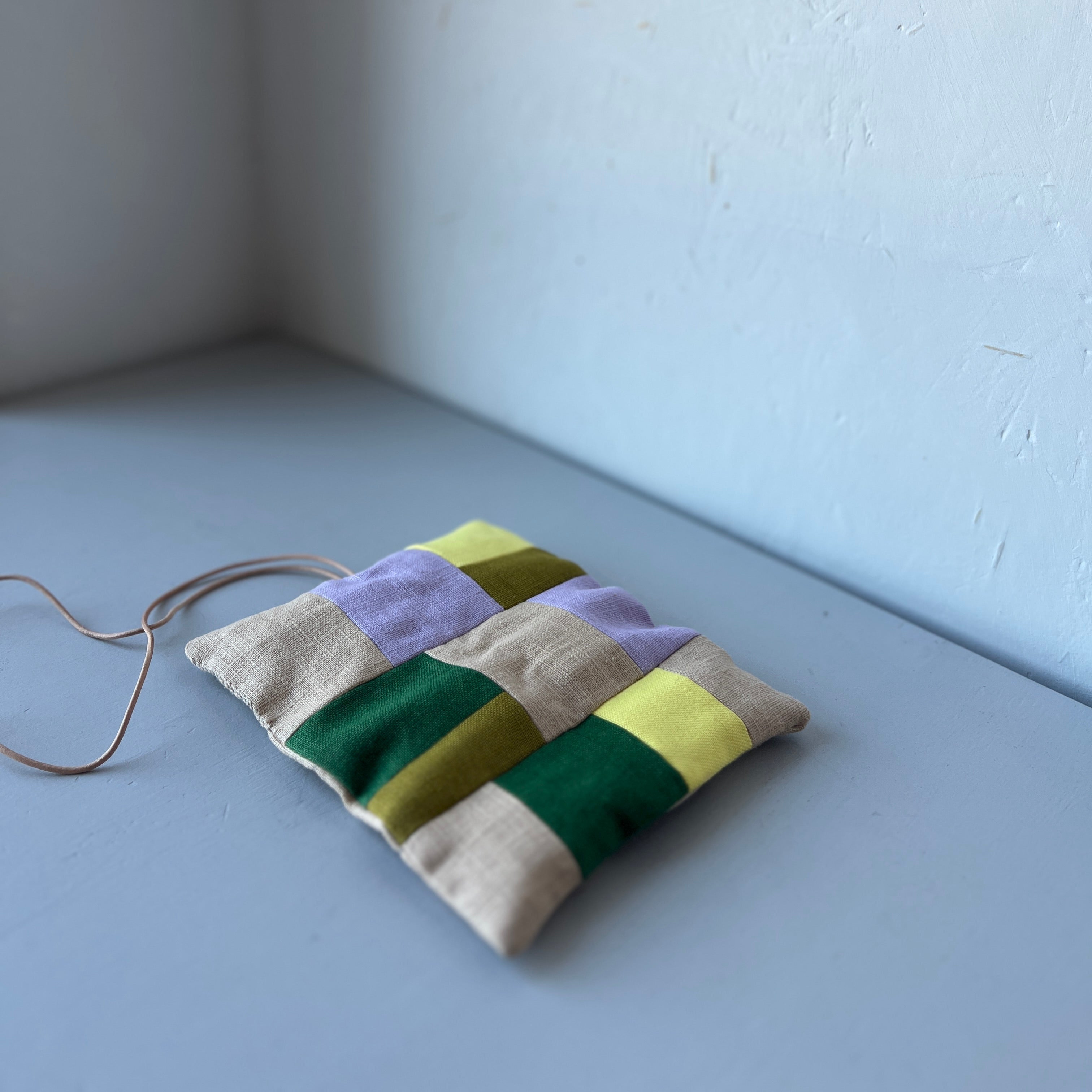 Linen patchwork case with block crayons Yellow Lila