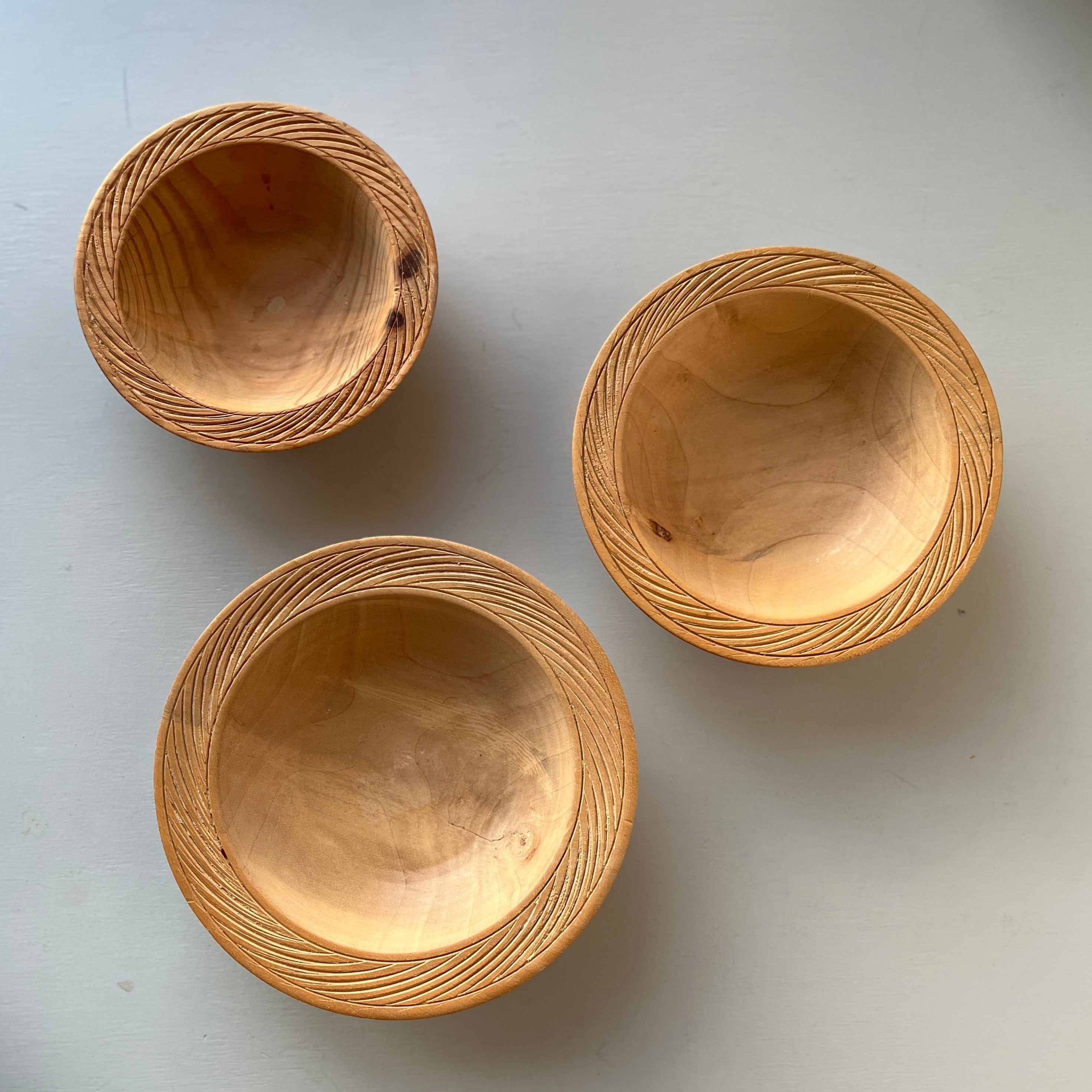 3 wooden vintage bowl