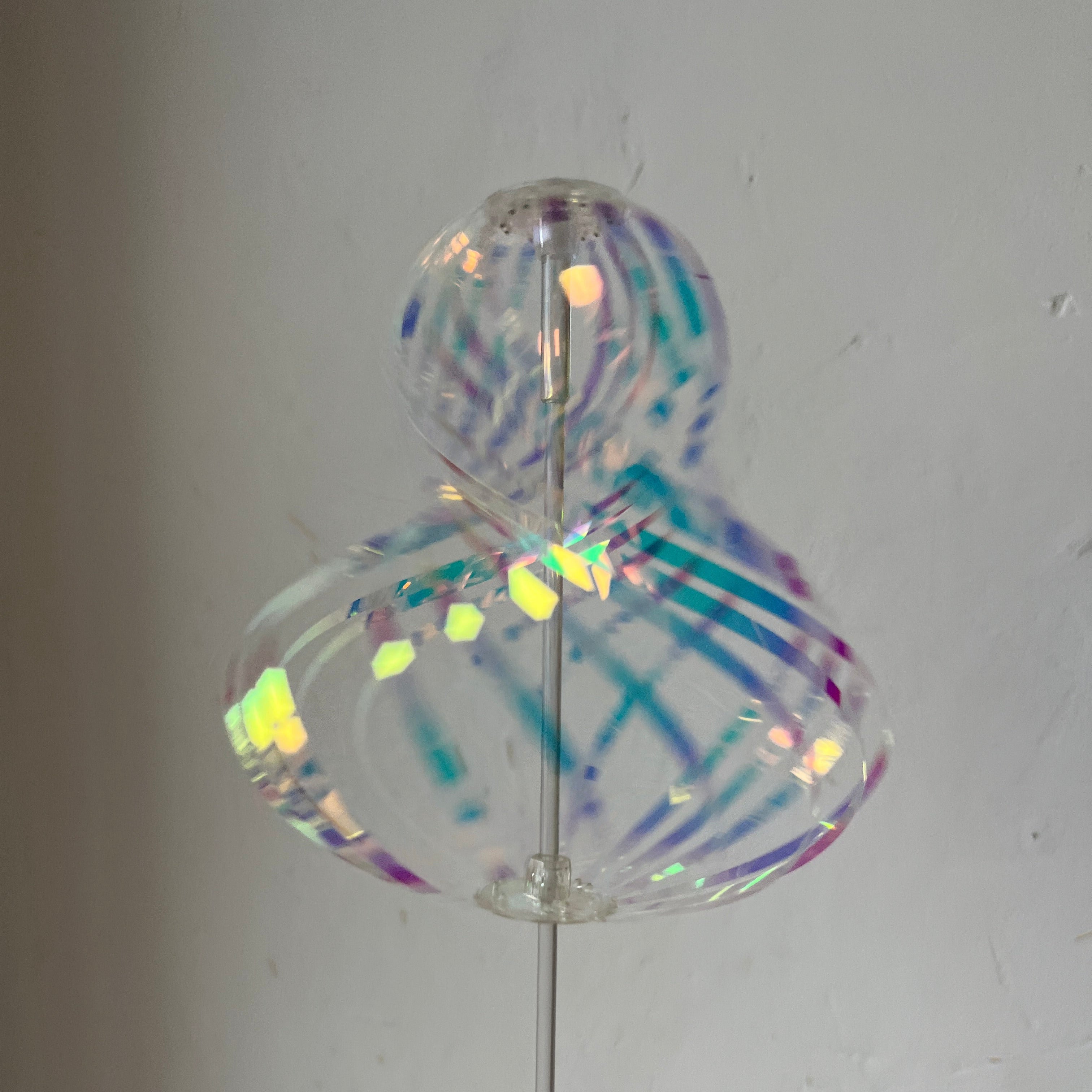 Iridescent spinner