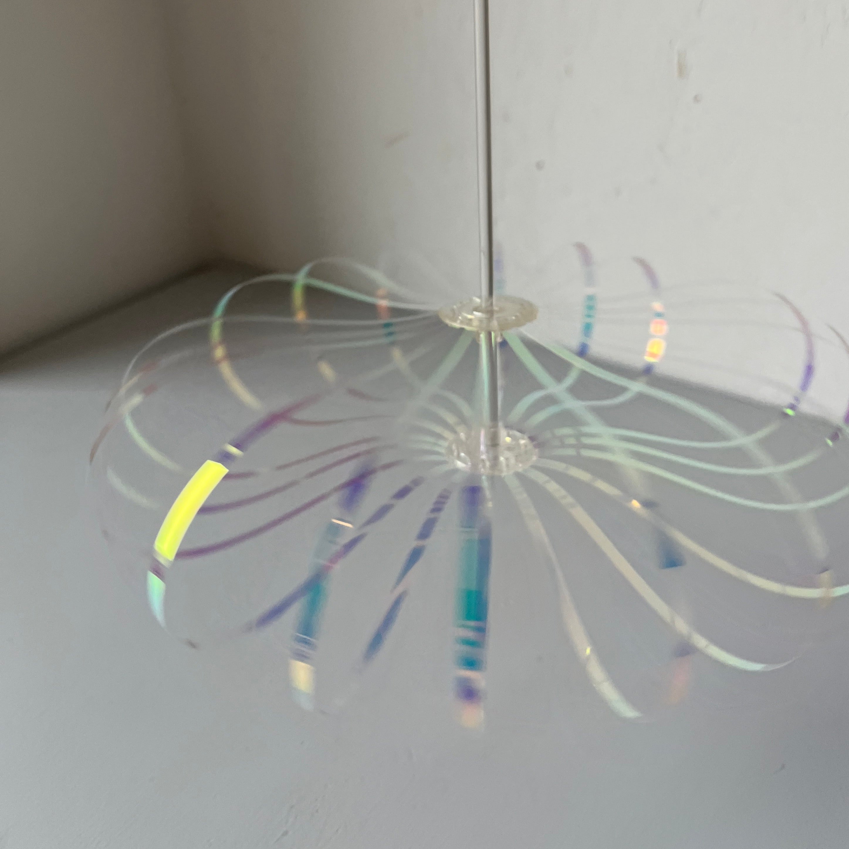Iridescent spinner