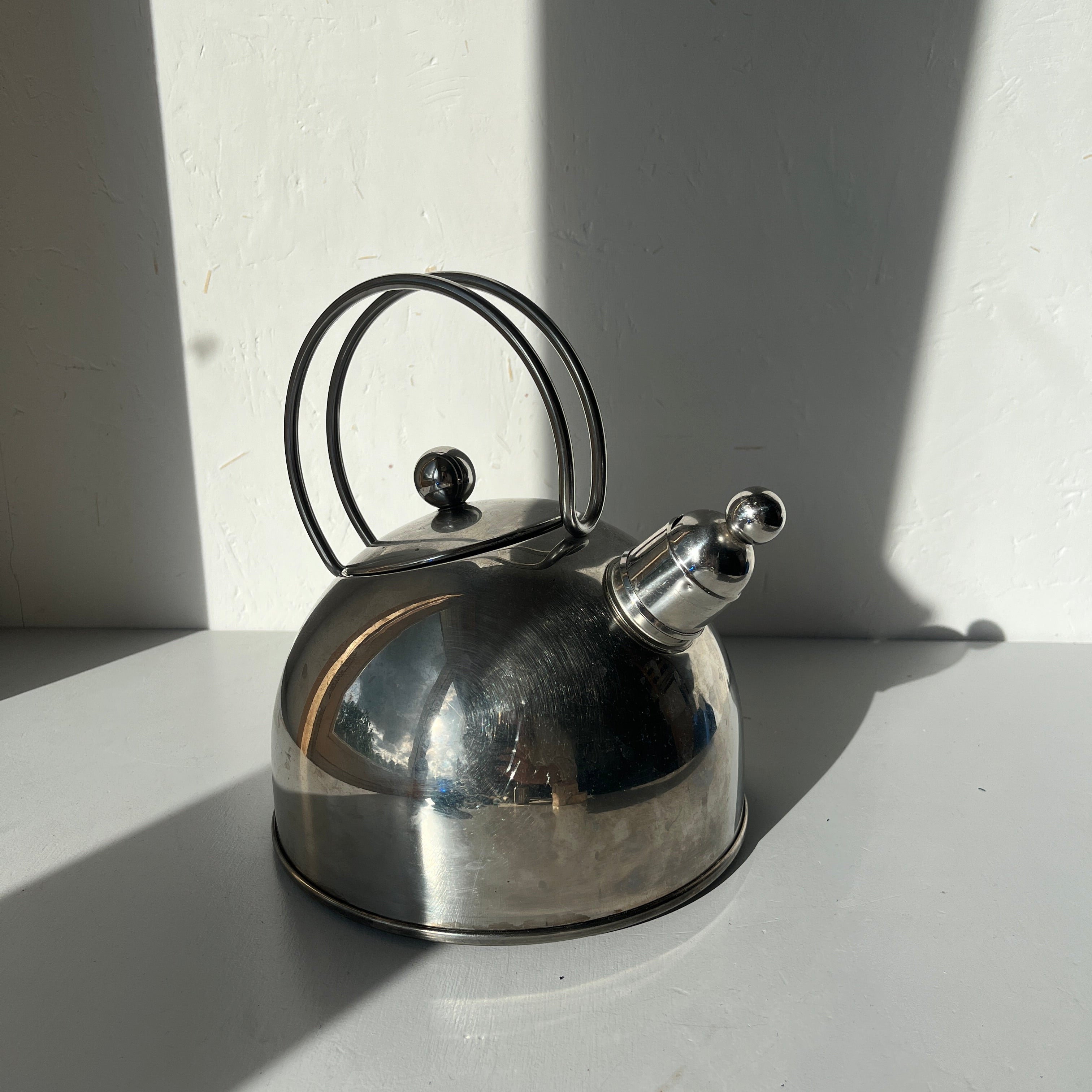 Stainless steel kettle by Demeyere