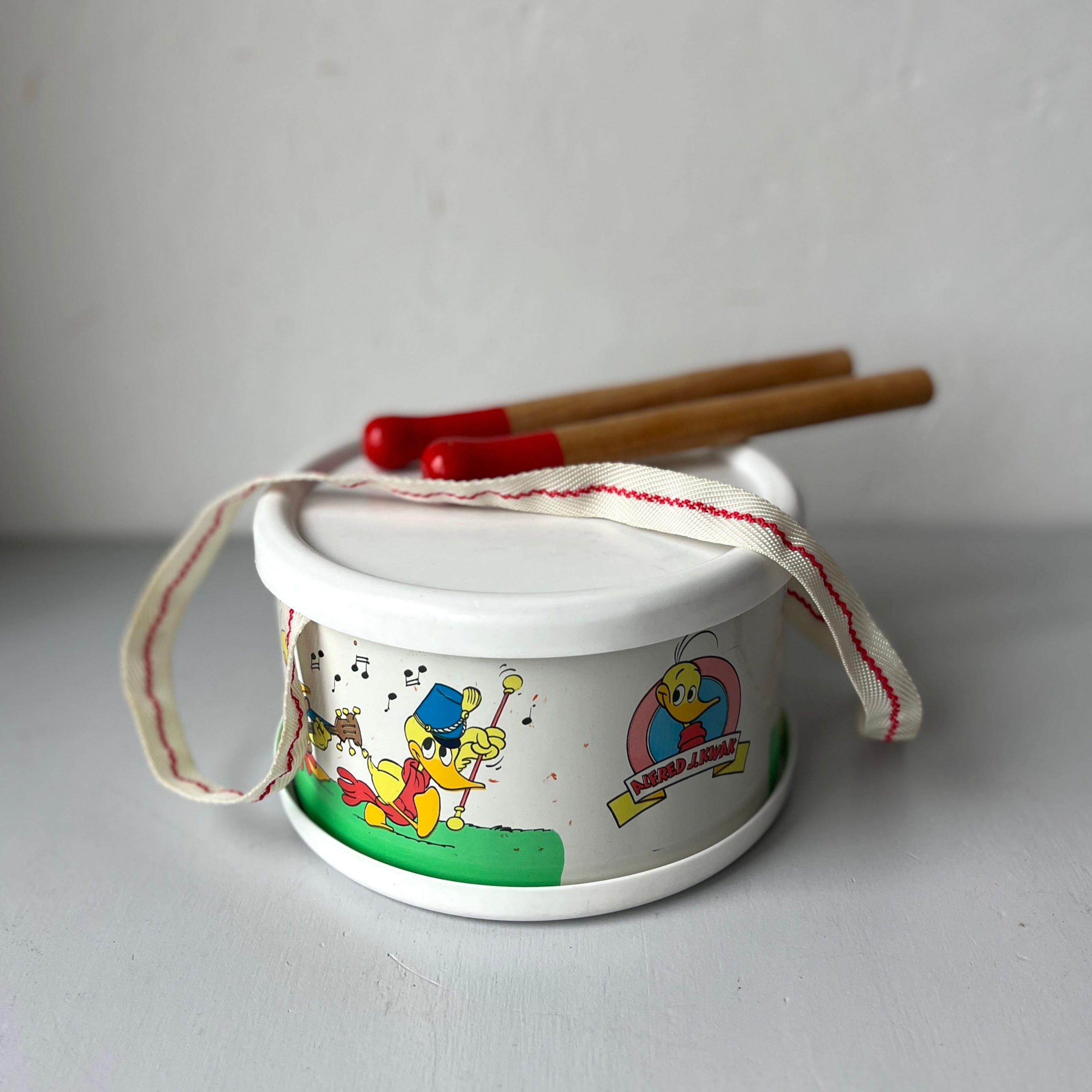 Vintage drum Alfred J. Kwak