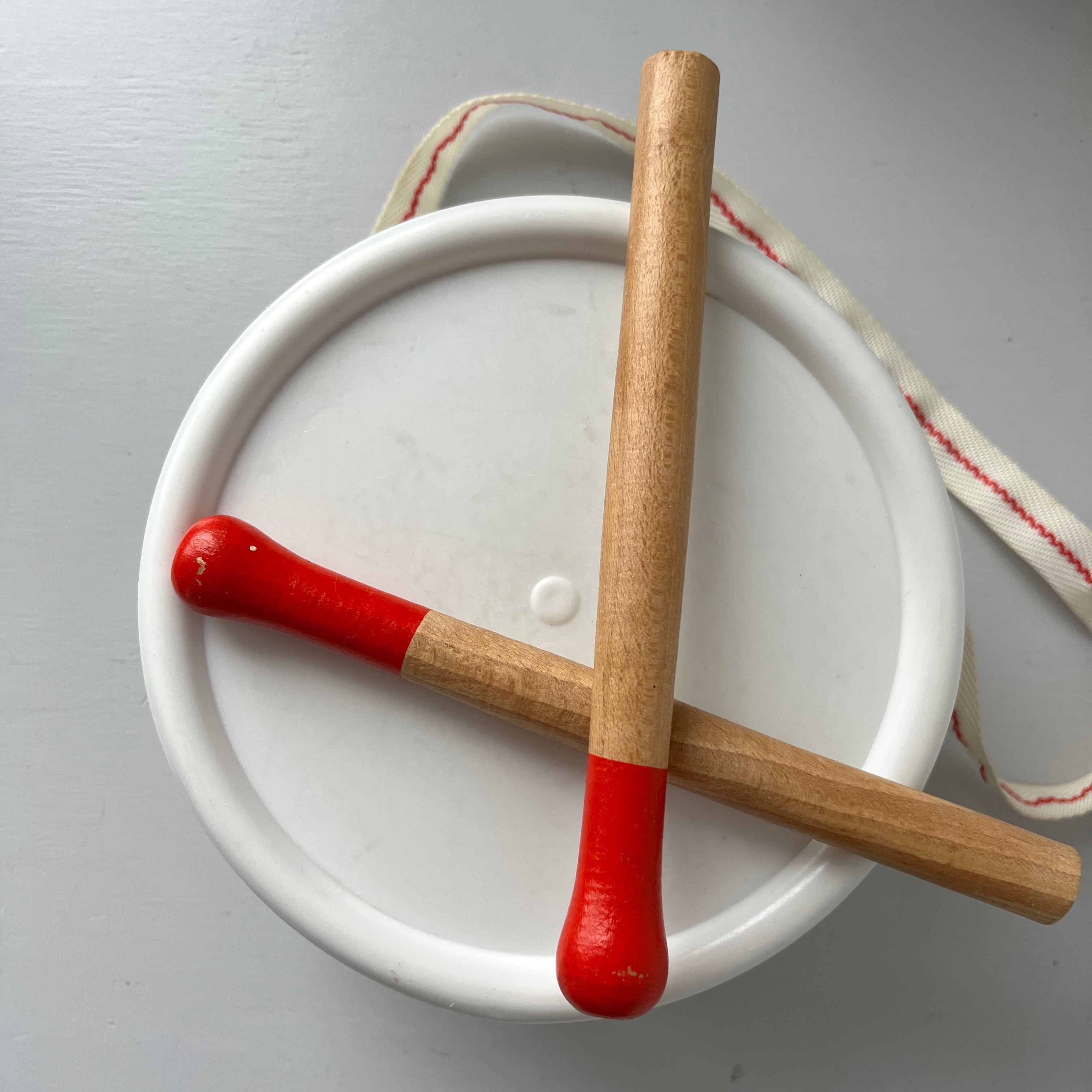 Vintage drum Alfred J. Kwak