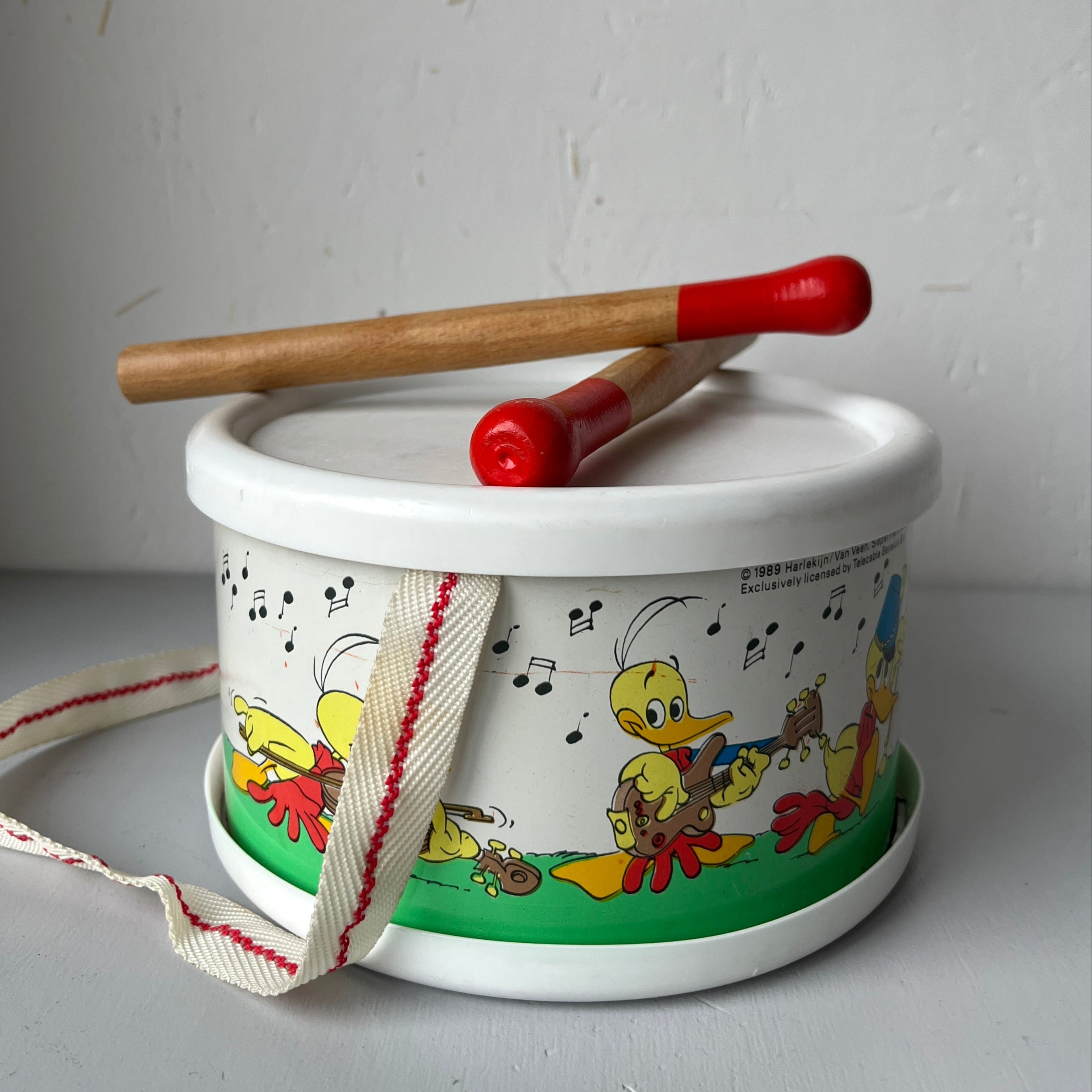 Vintage drum Alfred J. Kwak