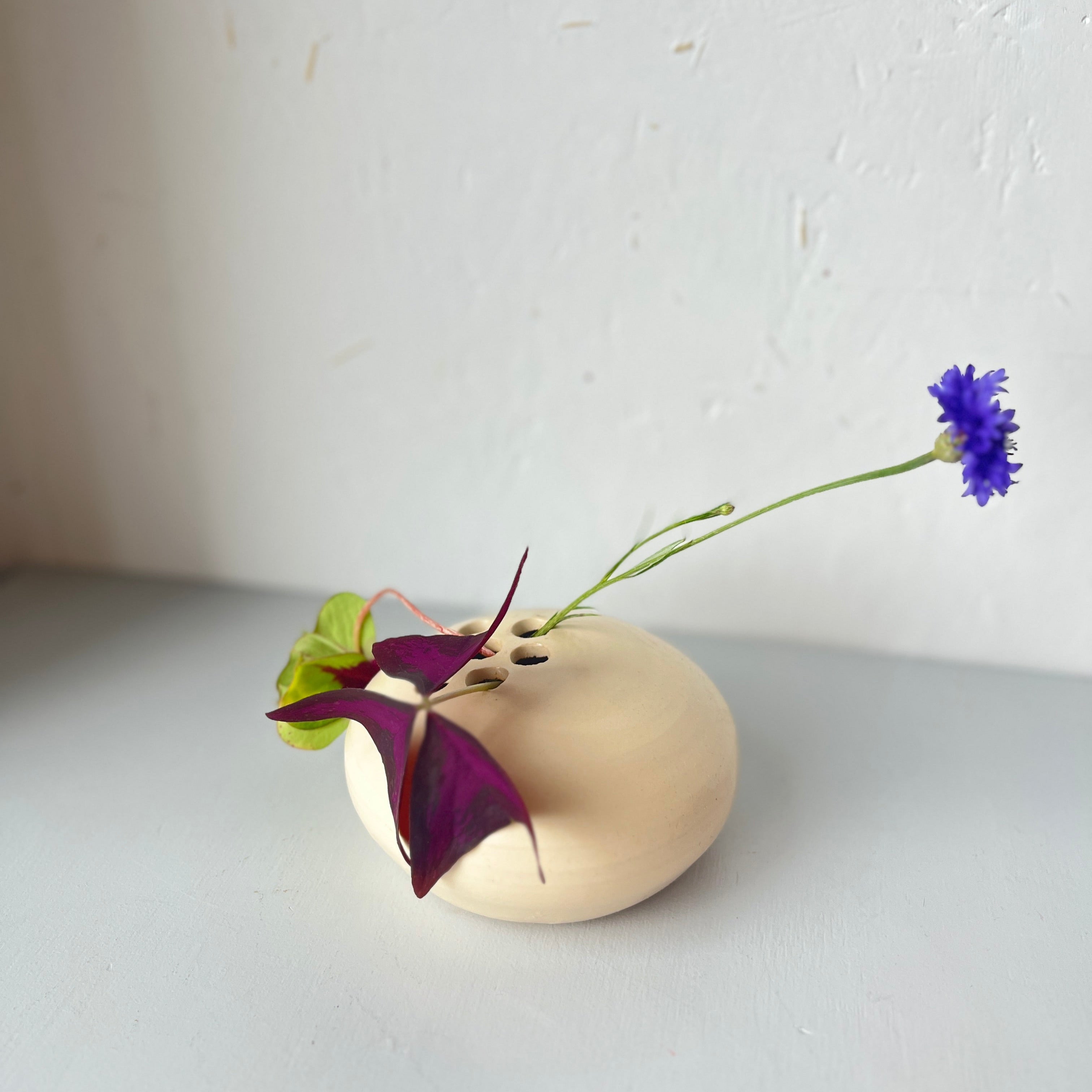 Ceramic flower stand
