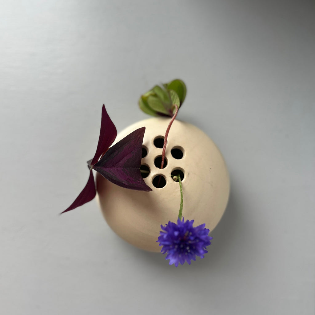 Ceramic flower stand