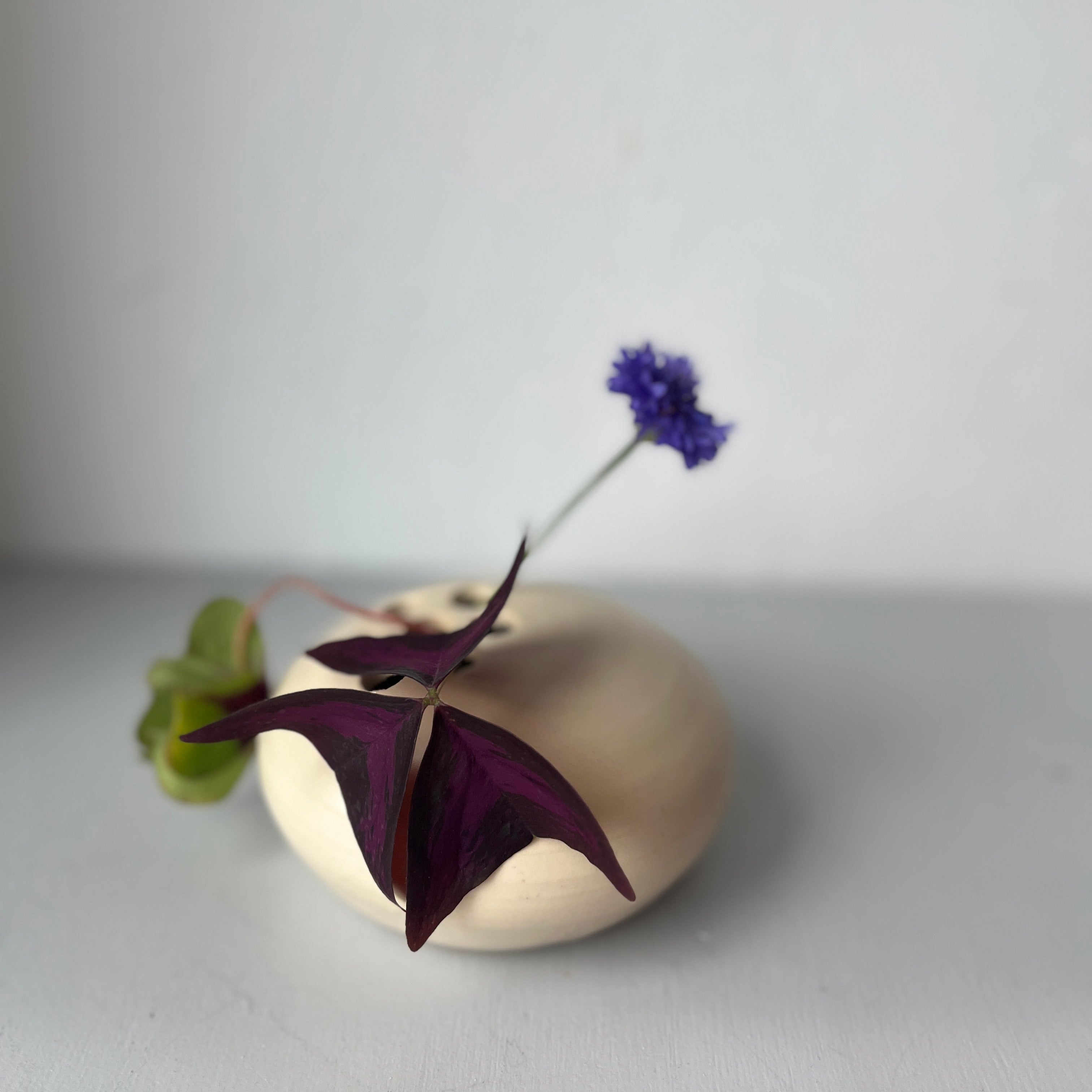 Ceramic flower stand
