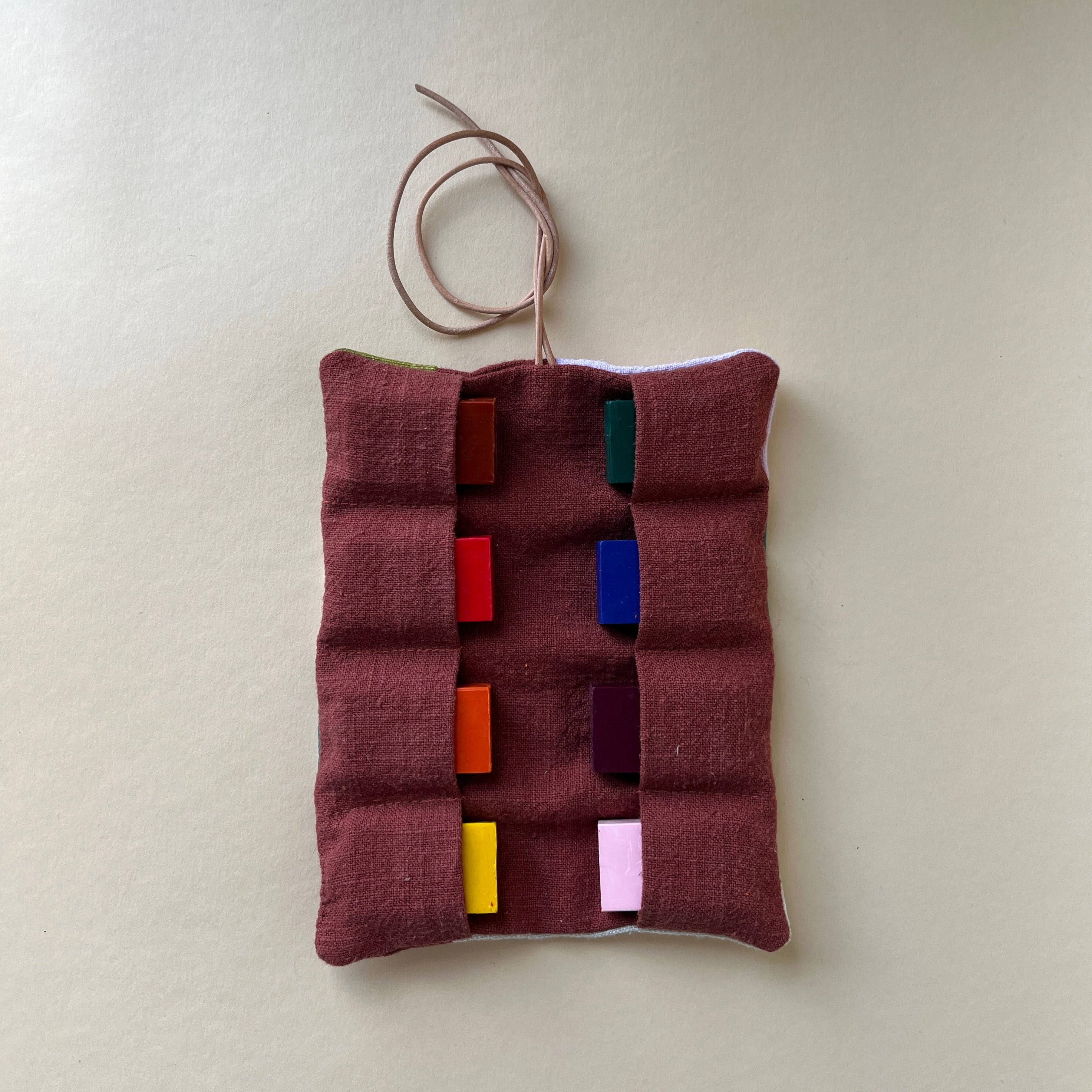 Linen patchwork case with block crayons Rust