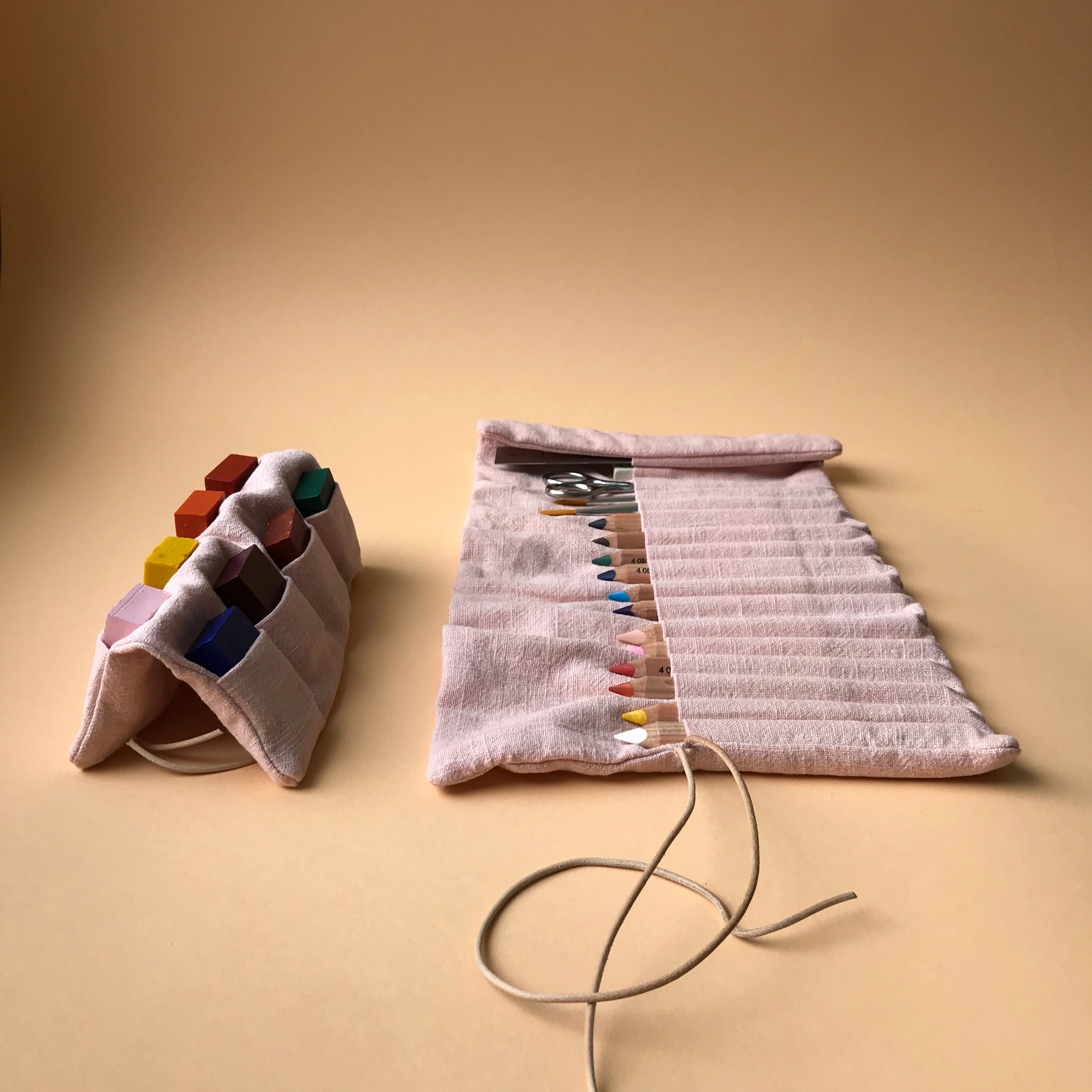 Linen case with 8 Stockmar blocks in Blush, Lilac or Natural