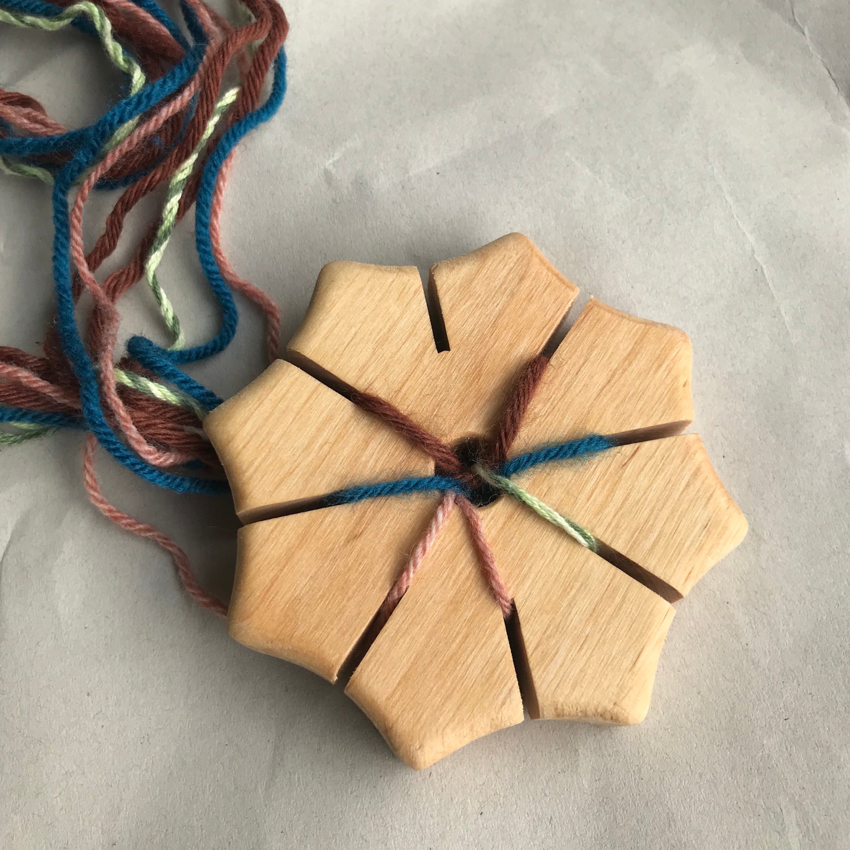 Wooden knotting disc