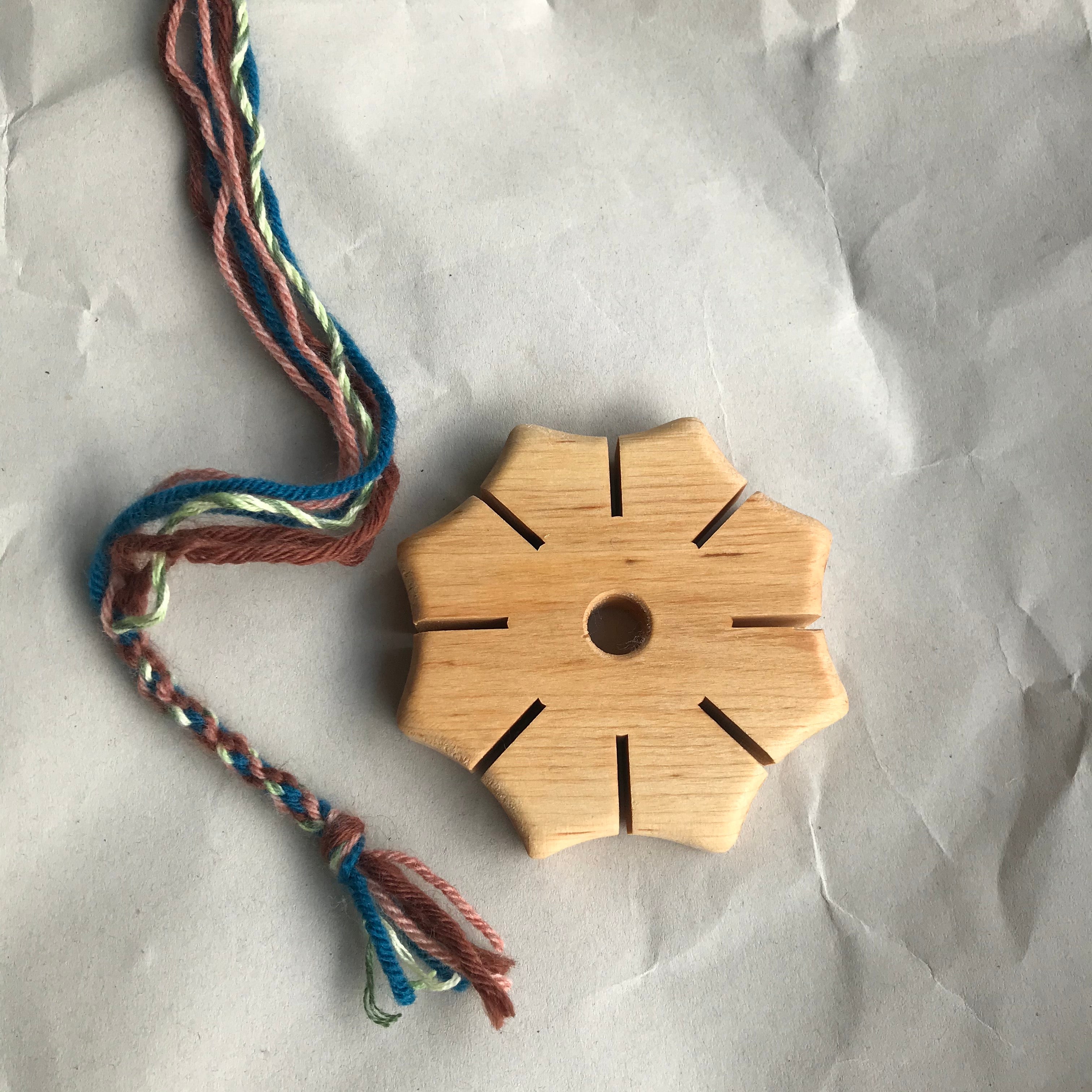 Wooden knotting disc