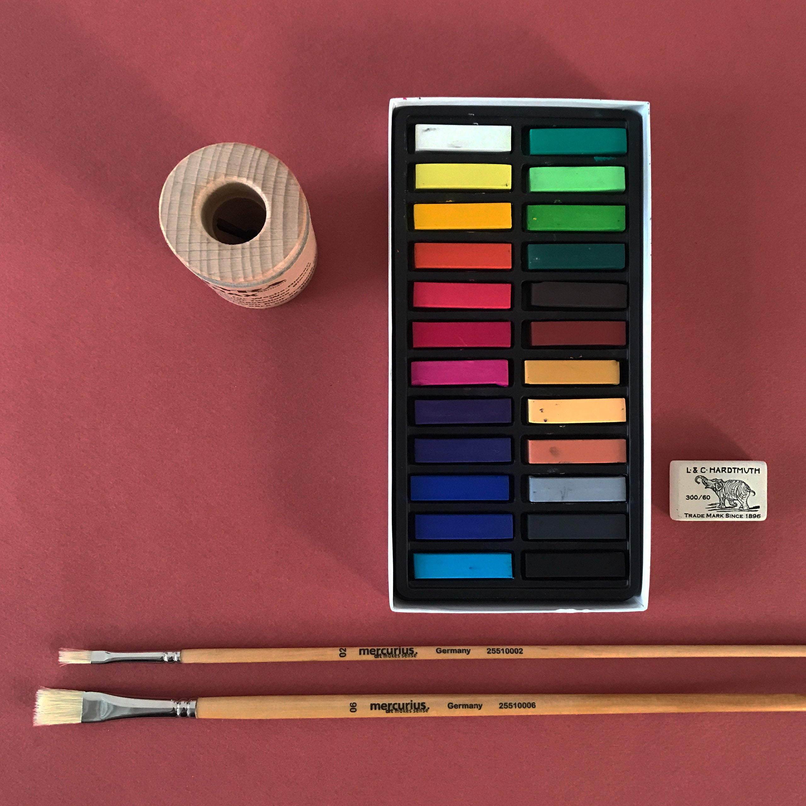 Set of 24 pastel crayons